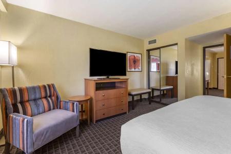 Best Western Plus Thunderbird Suites - 94