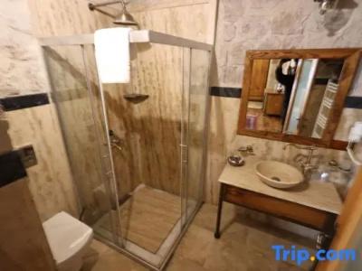 Sarnich Cave Suites - 99