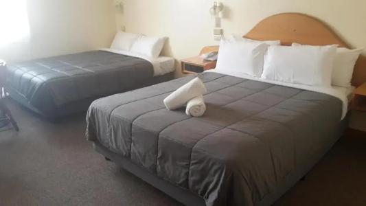 St Georges Motor Inn - 1