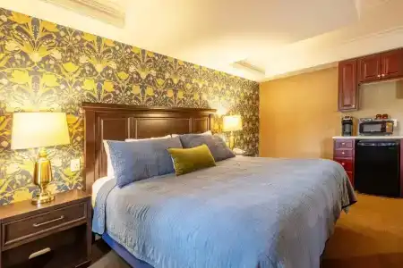 Red Coach Inn - 36