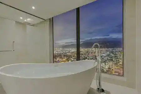 Le Sands Oceanfront Danang - 23