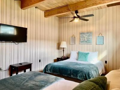 Breakers Boutique Inn - 48