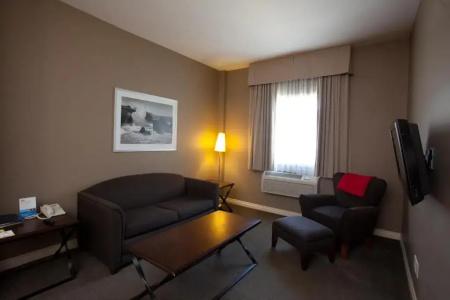 Days Inn & Suites by Wyndham - 25