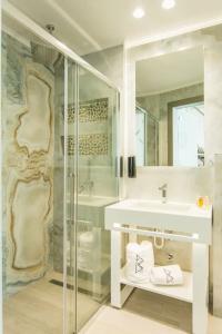 Blue Carpet Luxury Suites - 65