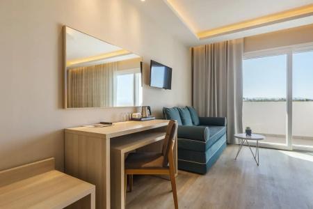 Alexandra Beach Resort & Spa - 81