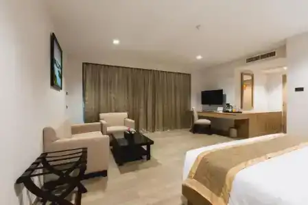 Adelphi Pattaya - Sha Extra Plus - 28