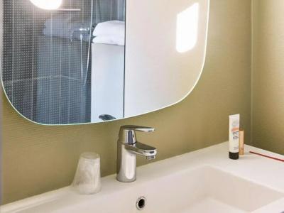 ibis Paris Canal Saint Martin - 60