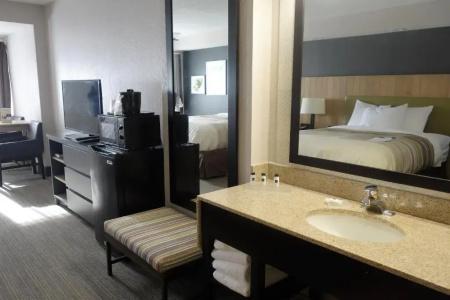 Country Inn & Suites by Radisson, South, TN - 66