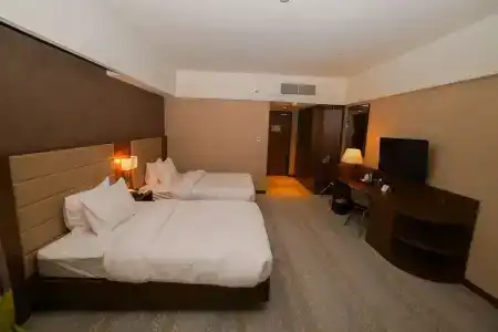 The Grand Lux - 32