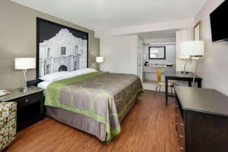 Super 8 by Wyndham Pearl District Downtown - 42