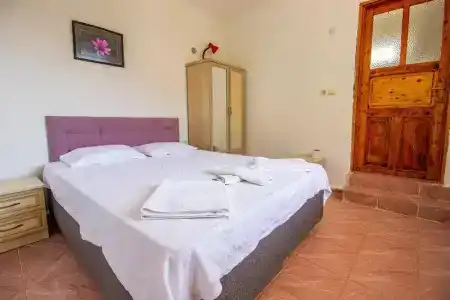 Gul Pension - 25