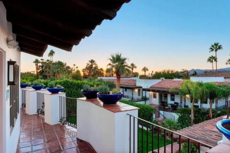 Triada, Autograph Collection - 17