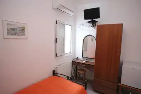 Afroditi - 18