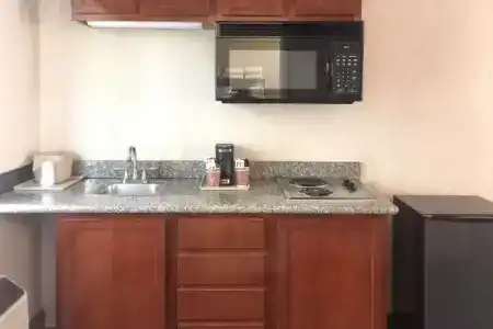 Quality Inn & Suites Oceanside Near Camp Pendleton - 20
