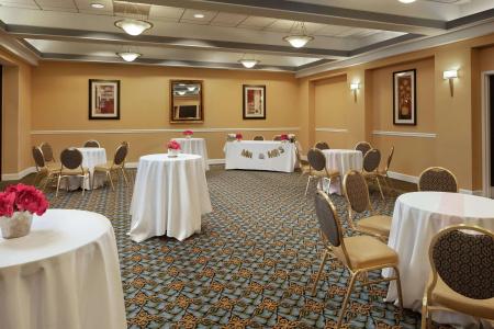 Embassy Suites by Hilton Crystal City National Airport - 27