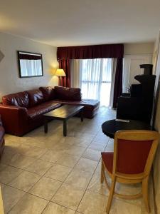 Ramada by Wyndham & Conference Center - 25