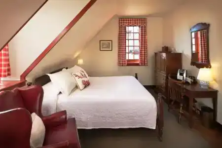 Colonial Houses - A Colonial - 28