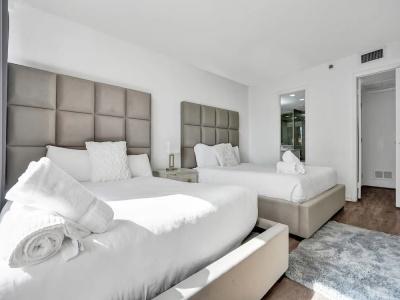 The Alexander All Suites - 445