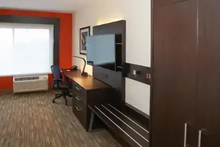 Holiday Inn Express & Suites - Aurora Medical Campus, An Ihg - 54
