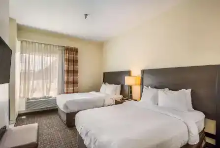 Clarion Inn & Suites Central Beach - 9