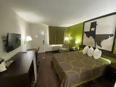 Super 8 by Wyndham Airport - 29