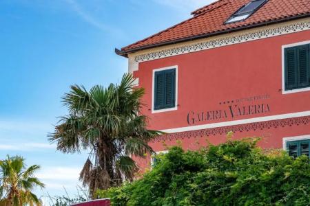 Galeria Valeria Seaside Downtown - MAG Quaint & Elegant Boutiques - 58