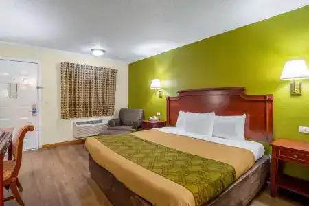 Rodeway Inn & Suites Fort Jackson - 37