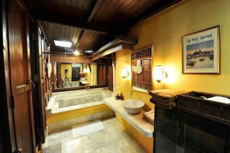 Ndol Streamside Thai Villas - 64