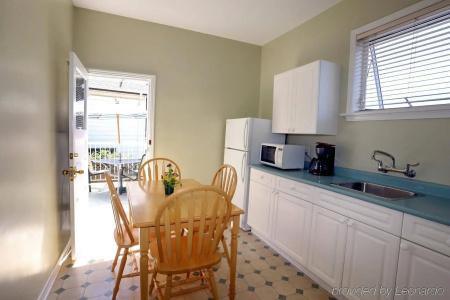 James Bay Inn, Suites & Cottage - 20