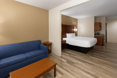 Microtel Inn & Suites by Wyndham College Station - 27