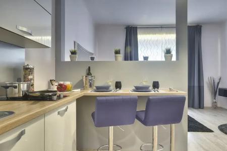 d&a Center  With Free Parking - 43