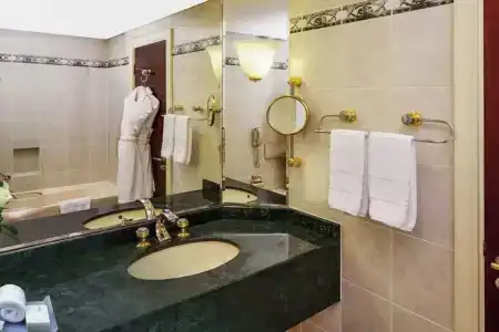 Mövenpick Grand Al Bustan - 10