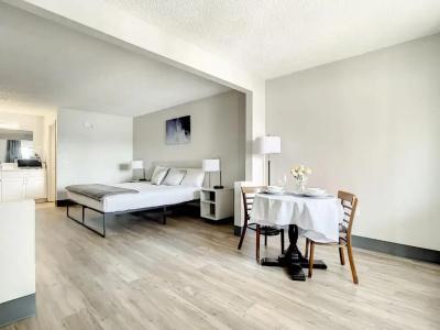 TraveSuites by Wyndham East Gate Orange - 54