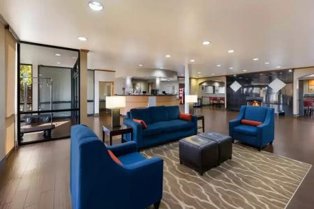 Comfort Suites West - 15