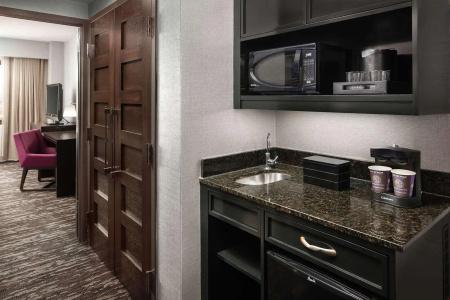 Embassy Suites by Hilton Crystal City National Airport - 29