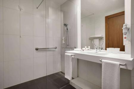 Ramada by Wyndham Lisbon - 10