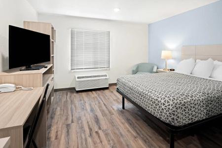 Comfort Suites - 6