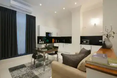Queensgate Court - 295