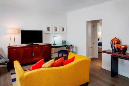 Triada, Autograph Collection - 71