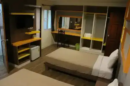 Samsen Sam Place - 75