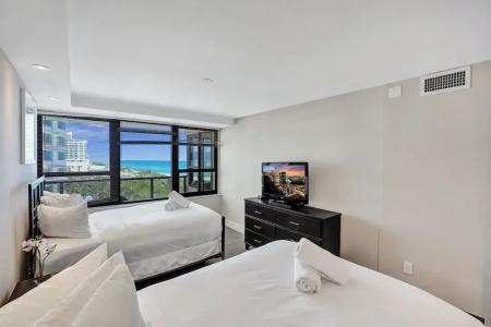 The Alexander All Suites - 718