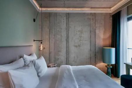 Gekko House Frankfurt, a Tribute Portfolio - 110