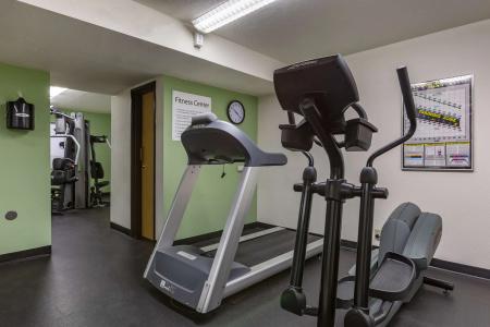 Best Western Plus Thunderbird Suites - 18