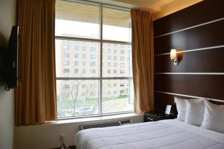 Days Inn & Suites by Wyndham - 14