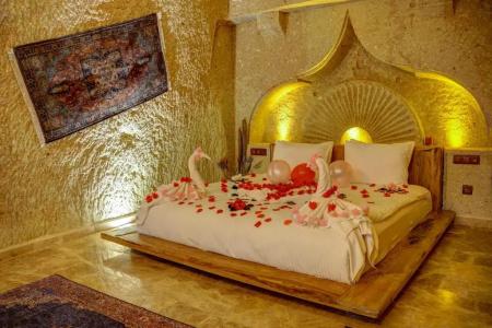 Calypso Cave Suites - 76
