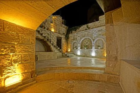 Risus Cave Suites - 10