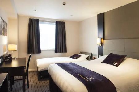Premier Inn Hendon - The Hyde - 21