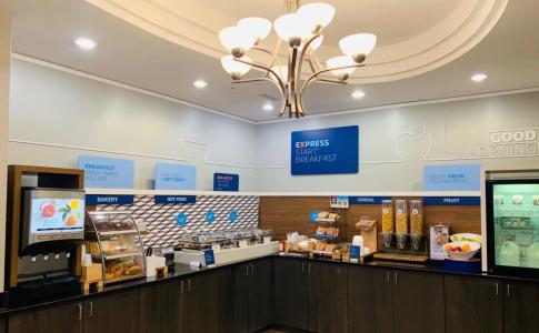 Holiday Inn Express and Suites, an IHG - 10