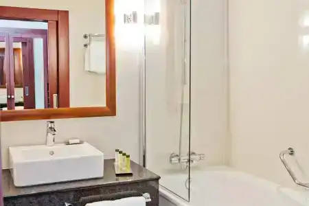 DoubleTree by Hilton Bratislava - 12