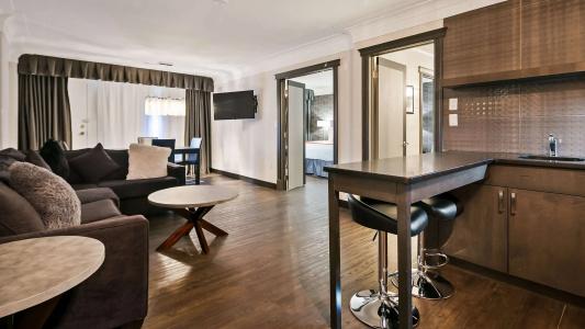 Best Western Plus Village Park Inn - 93